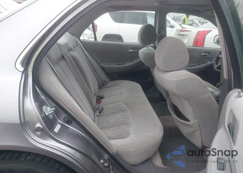 2000 Honda Accord 2.3 Ex from USA, damaged, VIN 1HGCG5653YA054389